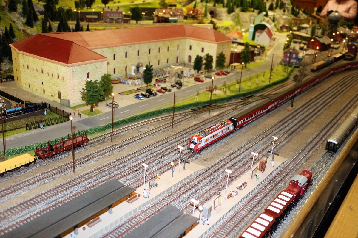How to weather a model train layout
