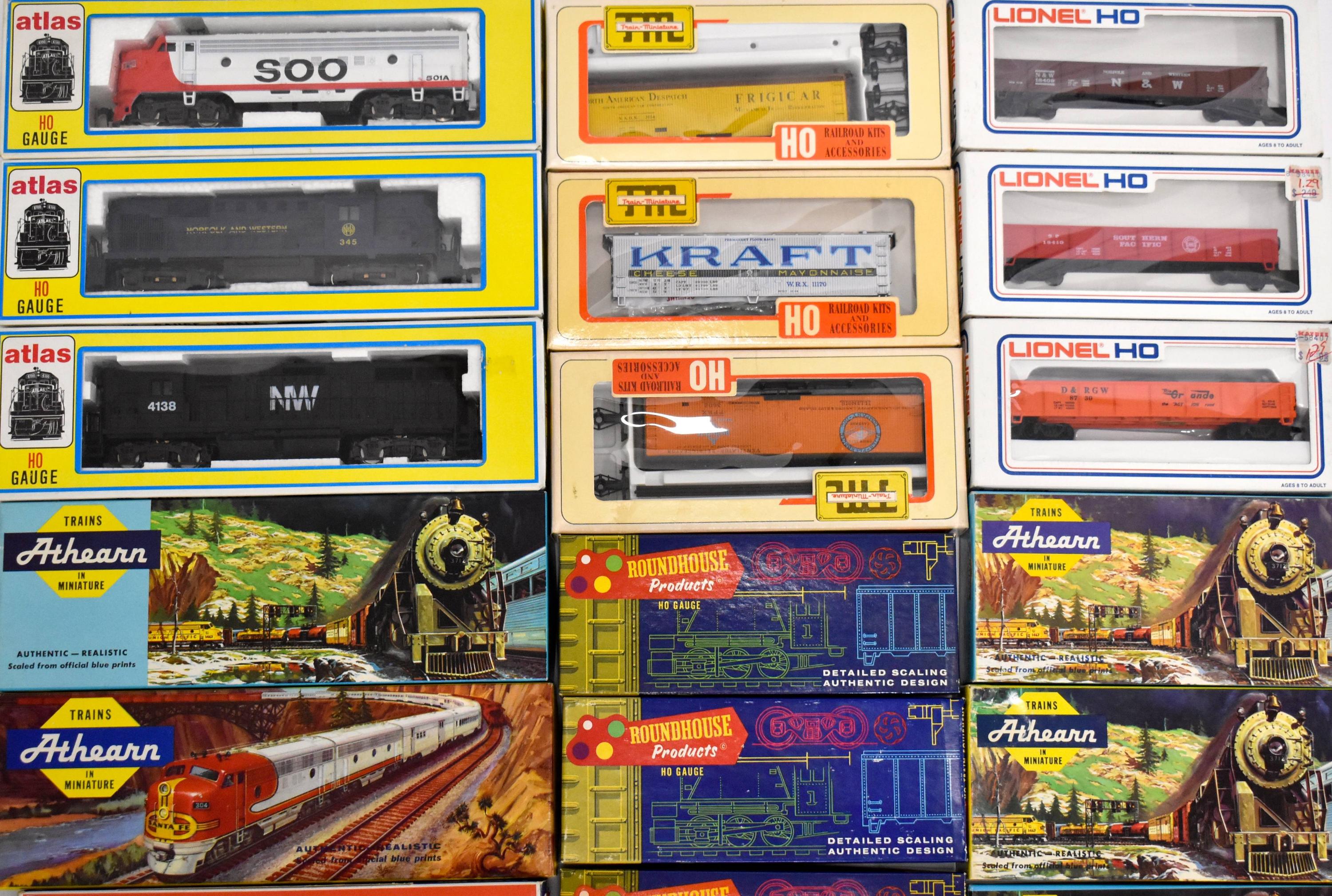 What is z scale model trains